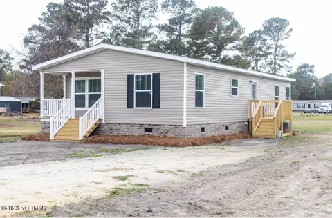 121 West Ave, Teachey, NC 28464