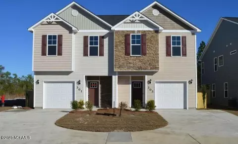 2033 Folkstone Woods Ln, Holly Ridge, NC 28445