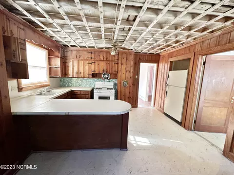 305 Main St, Winfall, NC 27985 photo 10