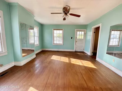 305 Main St, Winfall, NC 27985 photo 12