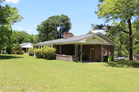 2700 Edgewood St, New Bern, NC 28562
