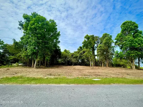109 Pearl Dr, Beaufort, NC 28516