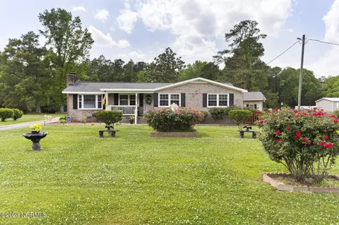 805 Sand Hole Rd, Riegelwood, NC 28456