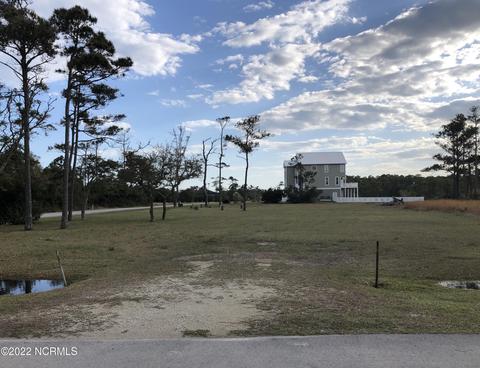 105 Westbay Cir, Harkers Island, NC 28531