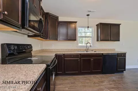 610 Riggs Rd, Hubert, NC 28539 photo 9