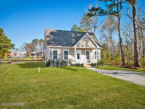 129 Williams Dr, Knotts Island, NC 27950