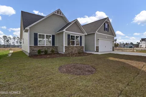 822 Cooke Dr, Hubert, NC 28539