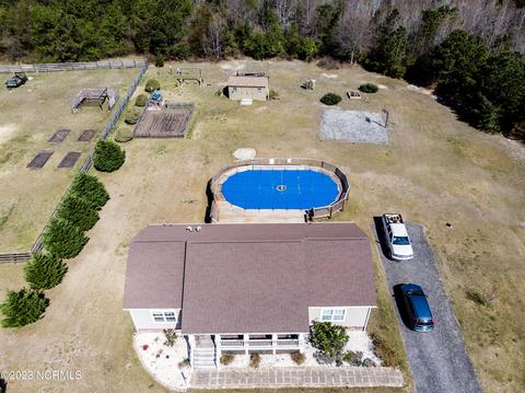 215 Foster Forbes Rd, Powells Point, NC 27966