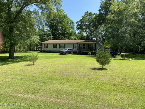 100 Memory Ln, Saint Helena, NC 28425