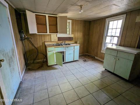 620 Viola St E, Wilson, NC 27893 photo 4
