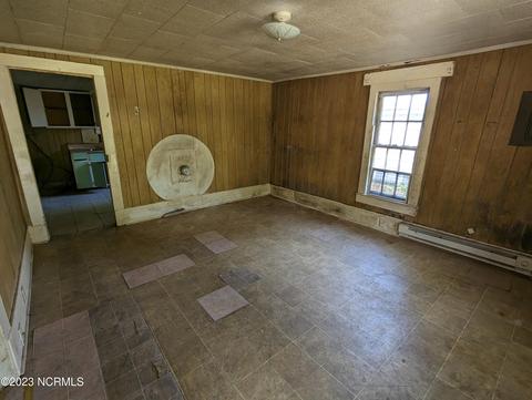 620 Viola St E, Wilson, NC 27893 photo 2