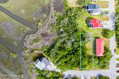 302 Bay Cir, North Topsail Beach, NC 28460