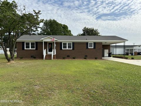 104 Jefferson St, Clinton, NC 28328