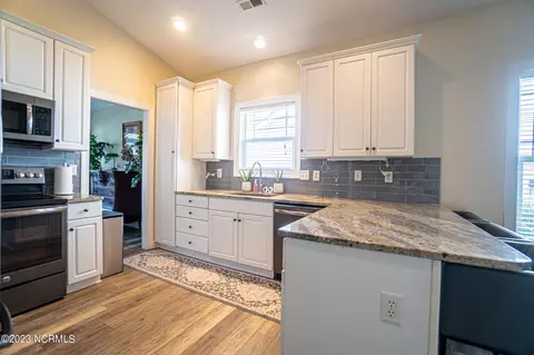 513 Azalea Dr, Hampstead, NC 28443 photo 8