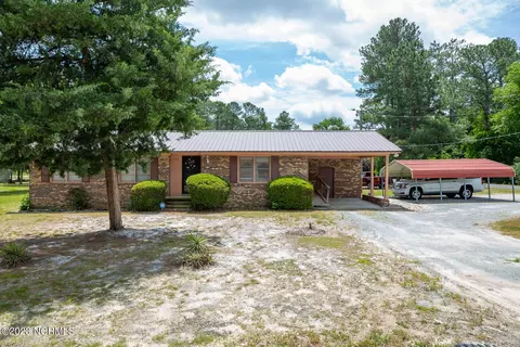 128 Gray Ave, Garland, NC 28441