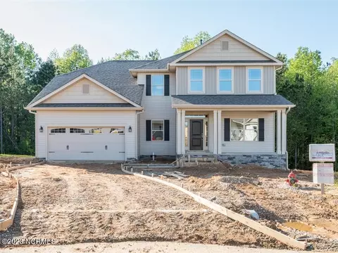927 Eakins Ln, Richlands, NC 28574