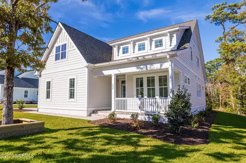 220 S Spooners St, Morehead City, NC 28557