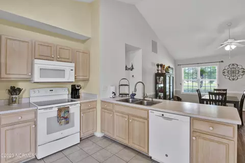 228 Lewis Rd, Hampstead, NC 28443 photo 10