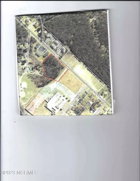 18 Pitman St N, Fairmont, NC 28340