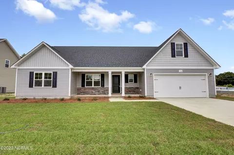 706 Alpha Ct, Richlands, NC 28574