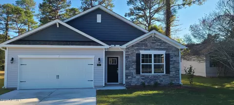 1911 Caracara Dr, New Bern, NC 28560