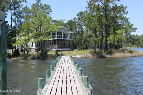 127 Pier Point Dr S, Oriental, NC 28571