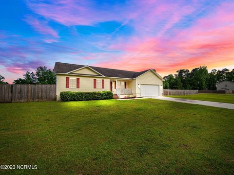 129 Baysden Rd, Chinquapin, NC 28521