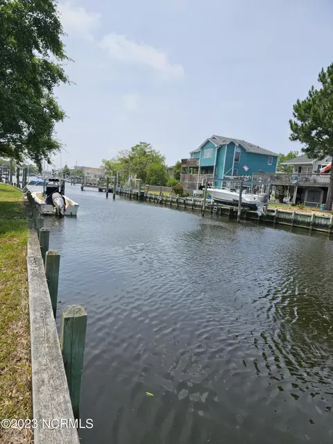 110 Sir Chandler Dr, Kill Devil Hills, NC 27948 photo 4