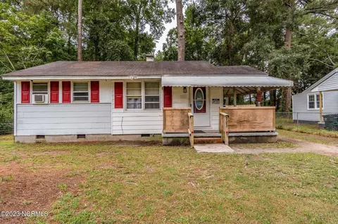 703 Candlewood Dr, Kinston, NC 28501