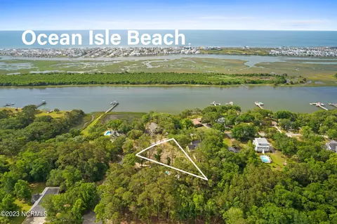 6702 Roberta Rd SW, Ocean Isle Beach, NC 28469
