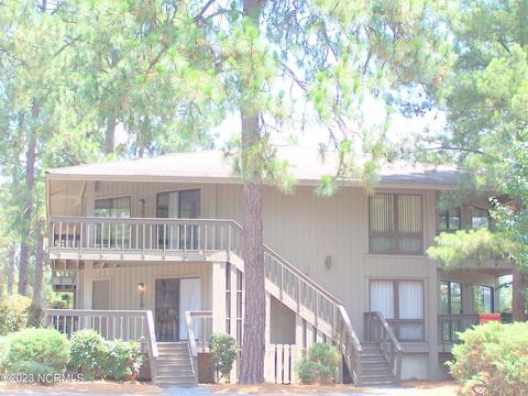 220 Foxkroft Dr, Foxfire Village, NC 27281