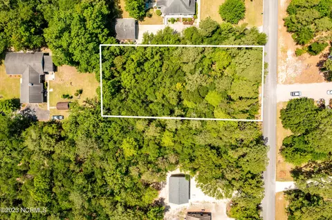 121 Lakeshore Dr, Minnesott Beach, NC 28510
