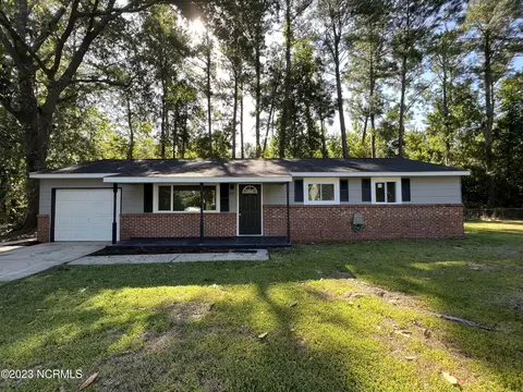 104 S Glen Ct, Jacksonville, NC 28540