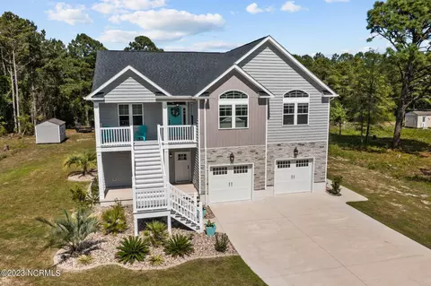 210 Quailwood Ct, Cape Carteret, NC 28584