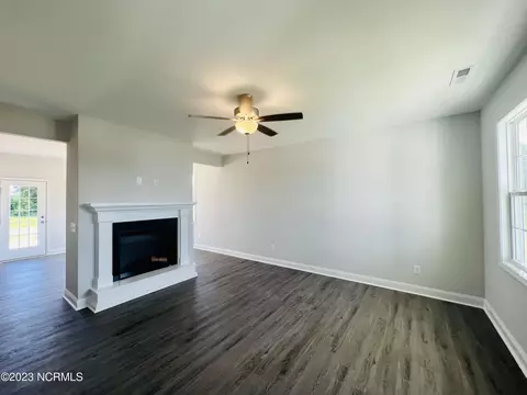 129 Fireside Dr, Benson, NC 27504 photo 2