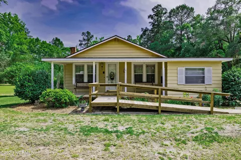 181 Kaiser Rd, Delco, NC 28436