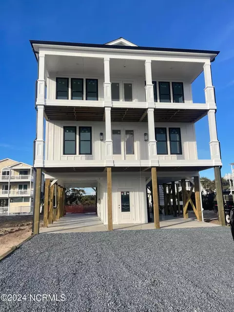1040 Ocean Blvd W, Holden Beach, NC 28462