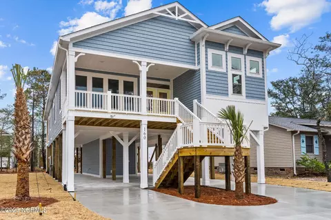 216 NE 37th St, Oak Island, NC 28465