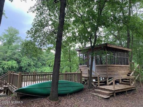 4 E Marney Dr, Burgaw, NC 28425