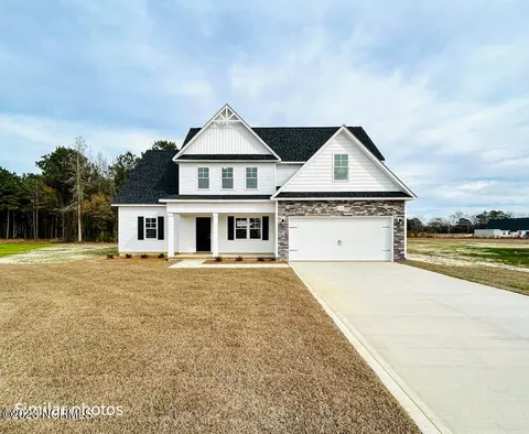 710 Alpha Ct, Richlands, NC 28574