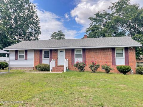 202 Hill St, Laurinburg, NC 28352