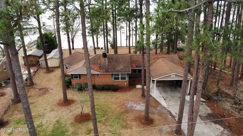 2056 Bella Coola Rd, Lake Waccamaw, NC 28450