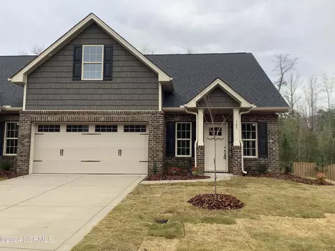 165 Lark Dr #40, Pinehurst, NC 28374