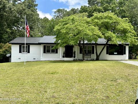 611 E L Ives Dr, Aberdeen, NC 28315