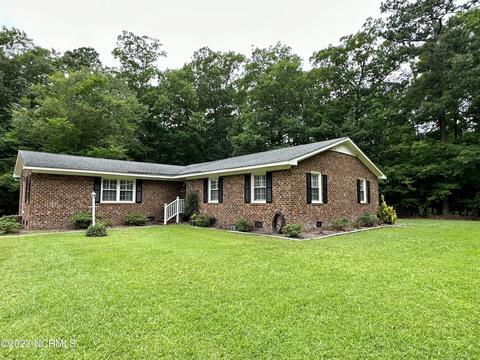 1304 Tennyson Ln, Windsor, NC 27983