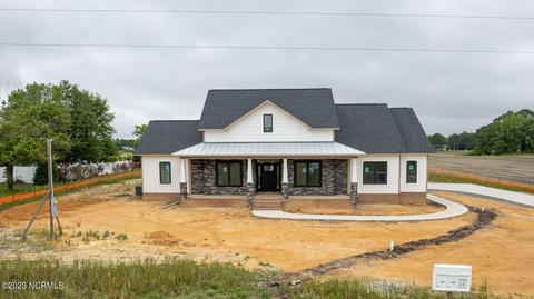 144 Naylor School Rd, Roseboro, NC 28382