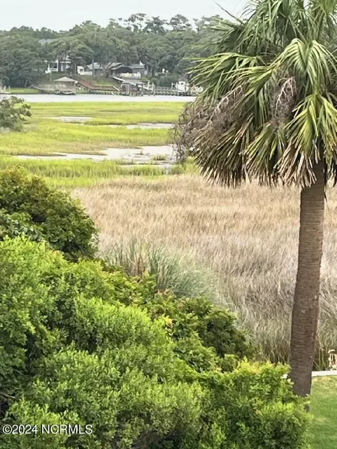 118 Windjammer Dr, Holden Beach, NC 28462