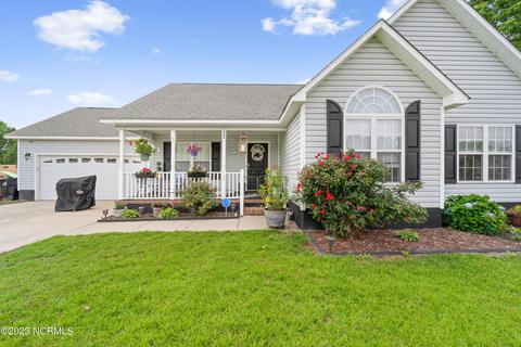 409 N Wilmington St, Richlands, NC 28574