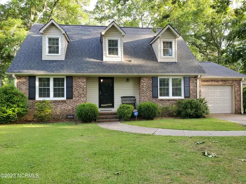1303 Woodburn Rd, Laurinburg, NC 28352