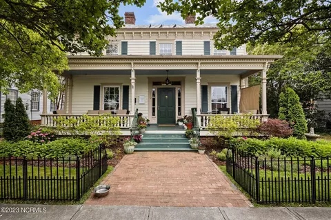 219 Pollock St, New Bern, NC 28560